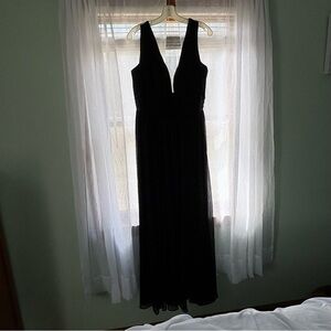 Black V-Neck Sleeveless Prom Dress